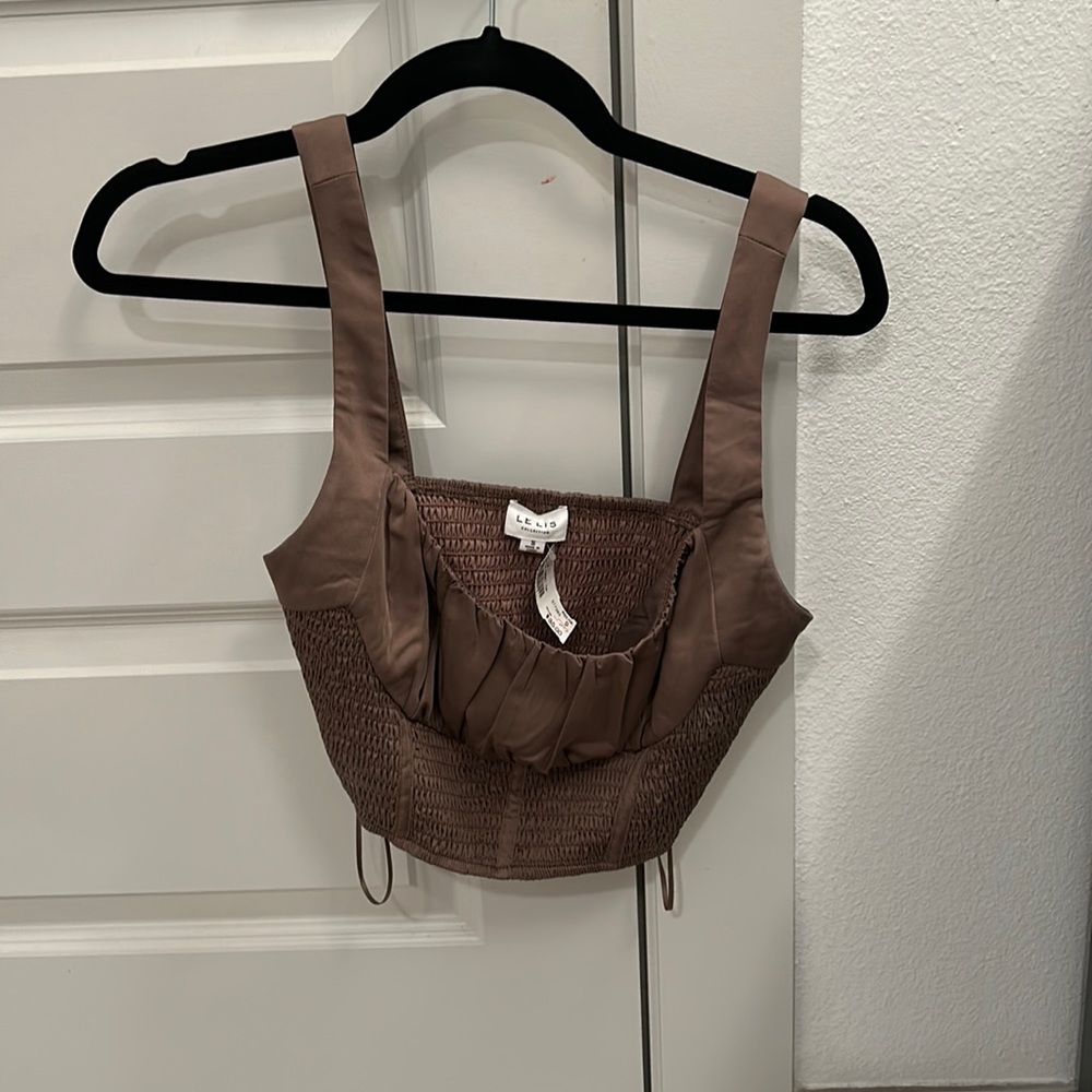 Cute brown crop top by the brand lelis!